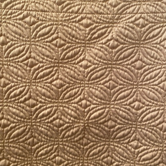 EUC KING SIZE PILLOW SHAMS WITH A ROSE COLOUR. QUILTED STITCHING - Picture 4 of 11